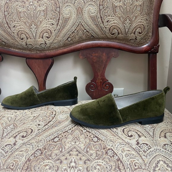Eileen Fisher Demi Velvet Slip On Loafers Olive Green Round Toe Shoes Size 8.5 - Picture 4 of 10
